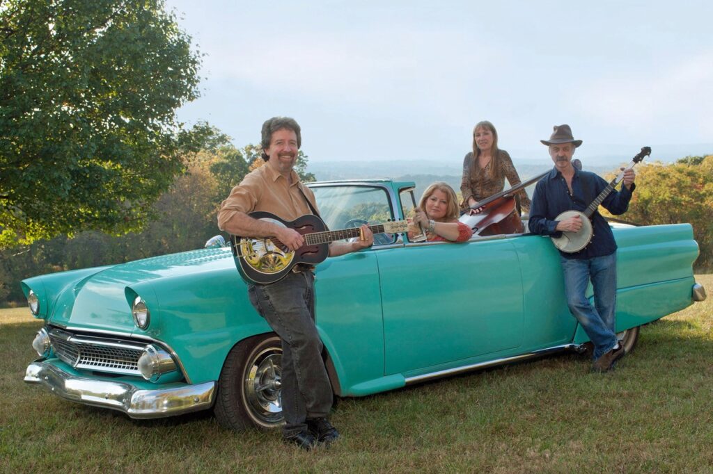 एंड्रयू मैकनाइट & बियॉन्ड बॉर्डर्स