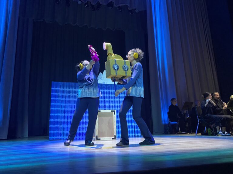 बेयरफ़ुट पपेट थिएटर